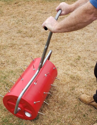 60l water-filled lawn aerator with pull handle